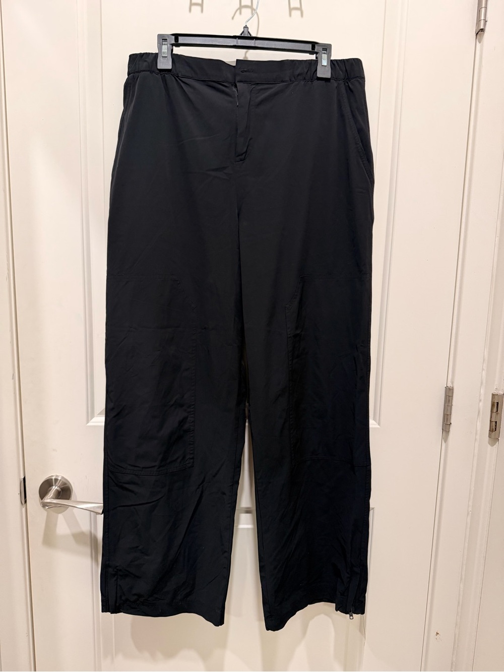 Alo Yoga Black High-Waist
Voyager Trouser Cargo Pants with Zip Cuffs Size L